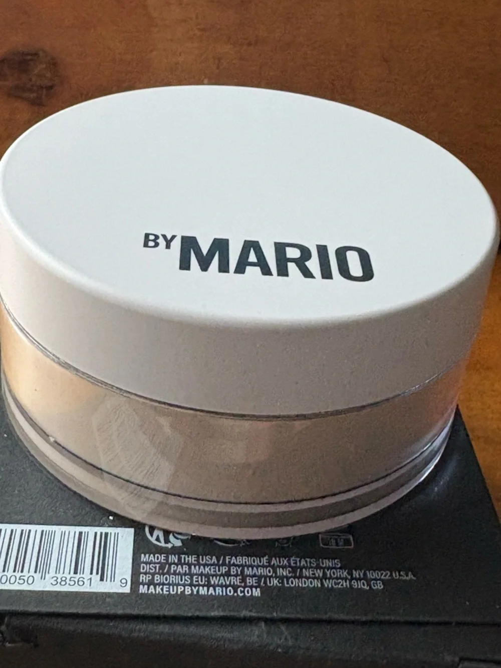 Makeup By Mario SurrealSkin Soft Blur Setting Powder – 2 Neutral Light - Picture 8 of 8
